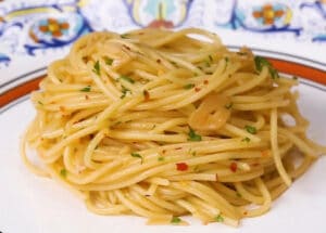 Spaghetti Aglio e Olio (Pasta in Garlic and Oil Sauce)